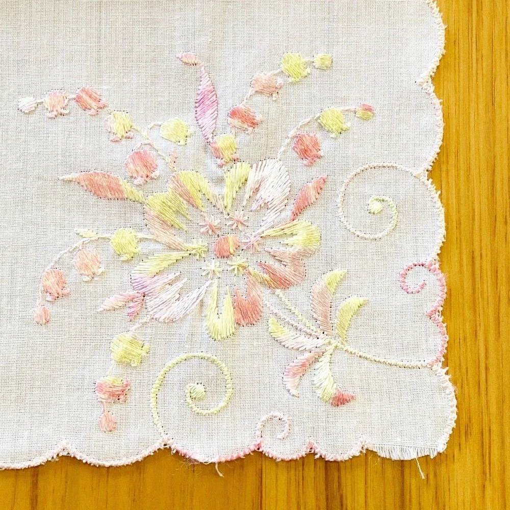 Vintage Handkerchief Hanky Embroidered Pink Green Flowers Scalloped Edge 10" - Picture 3 of 5